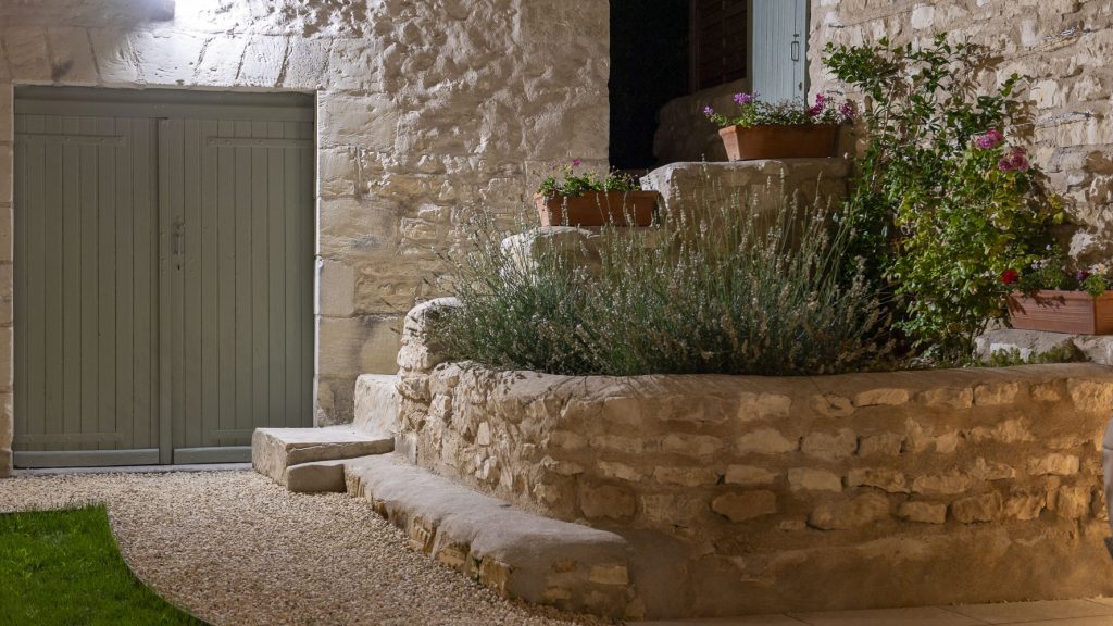 Escalier du jardin du Petit Munet éclairé de nuit